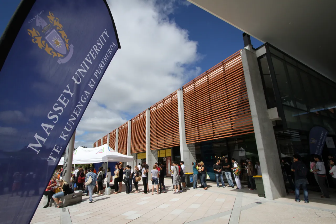 student-central-plaza-crowd