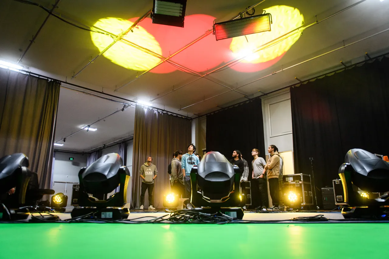 CMP Lighting - Yellow