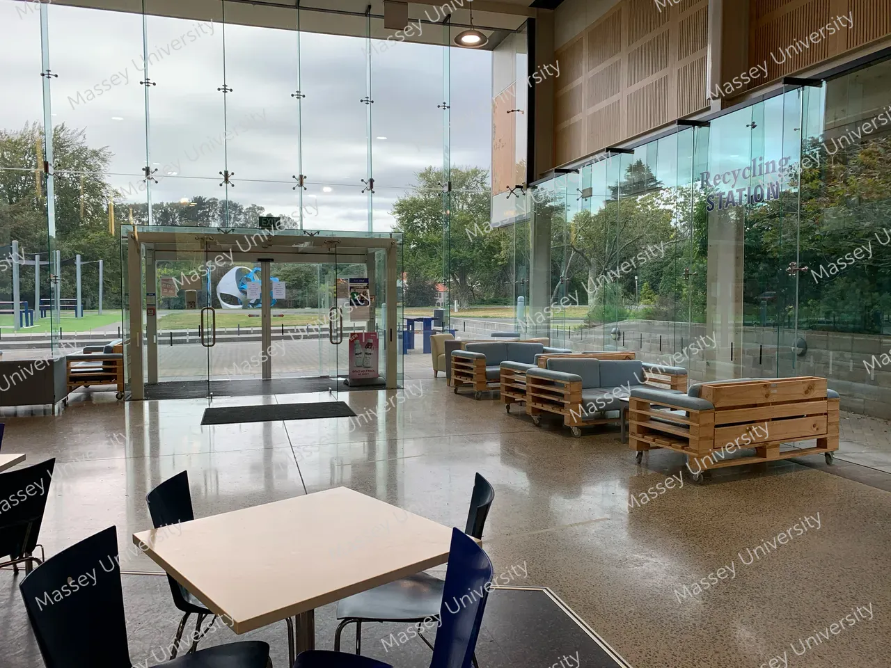 370435-student-cafe-3