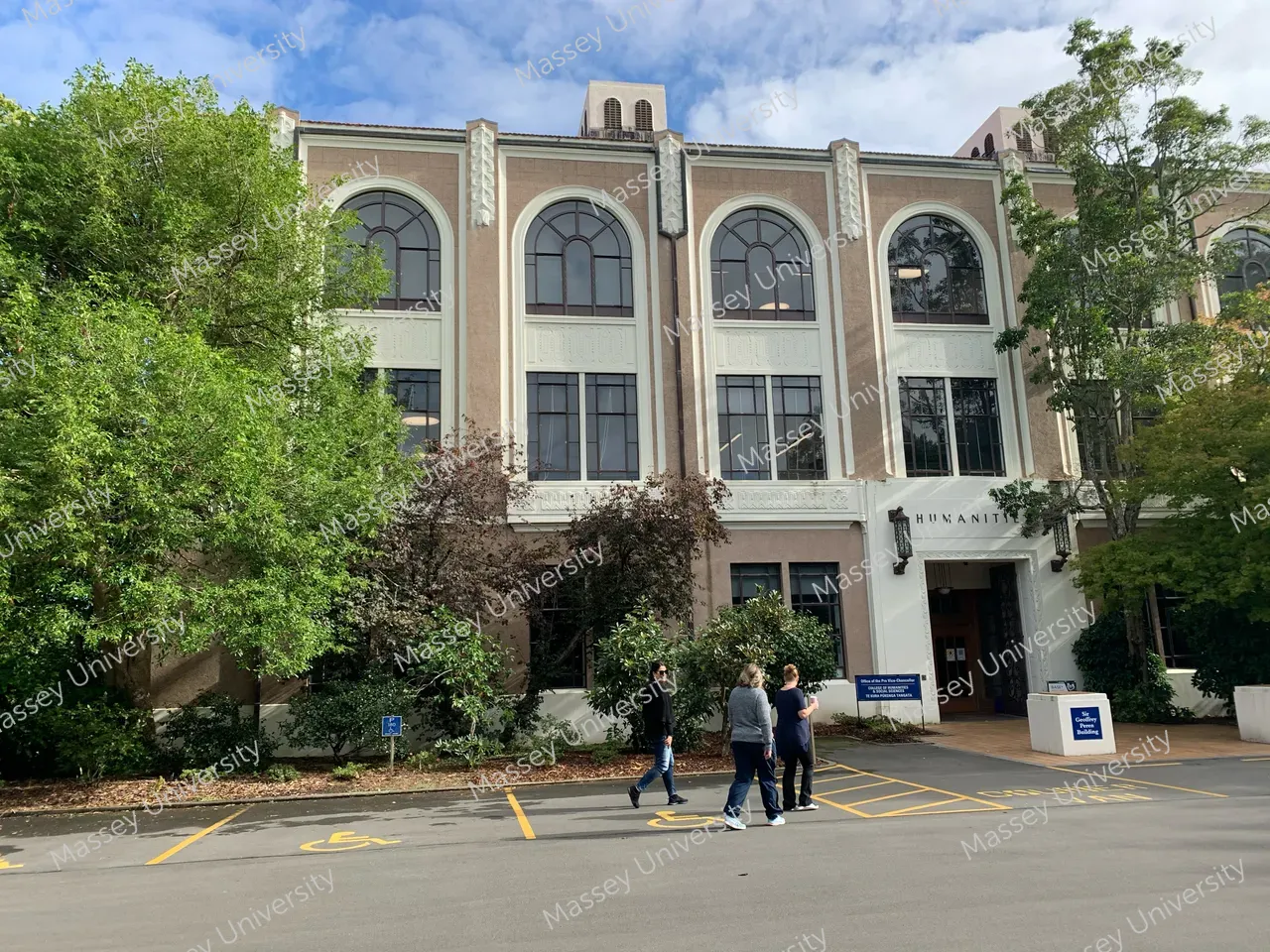 370433-sir-geoffrey-peren