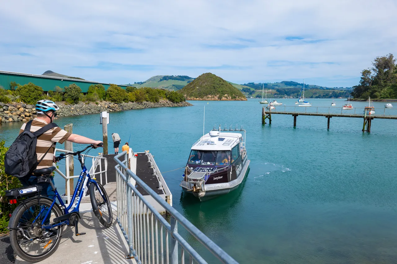 ATTRACTION_PortToPortFerry_DunedinNZ_076