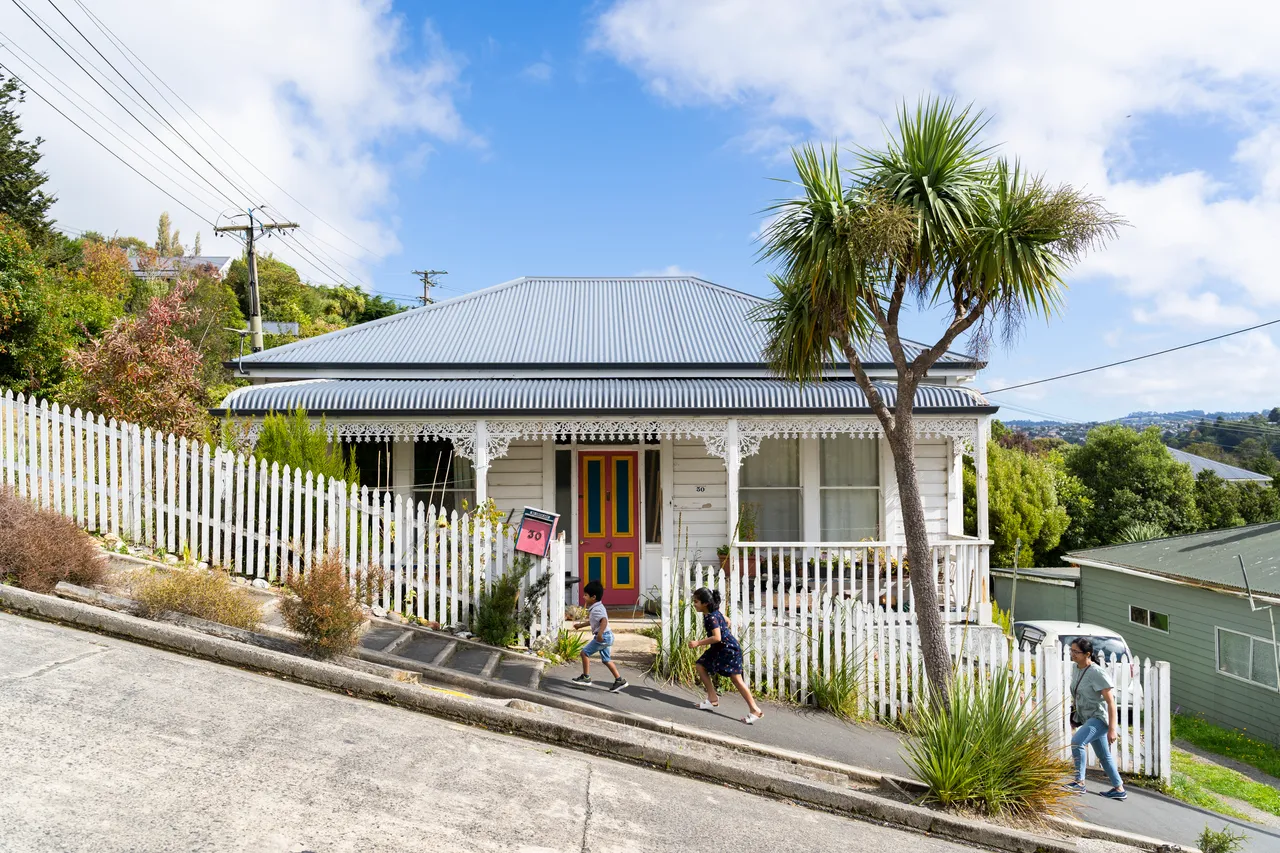 ATTRACTIONS_BaldwinStreet_022_DunedinNZ