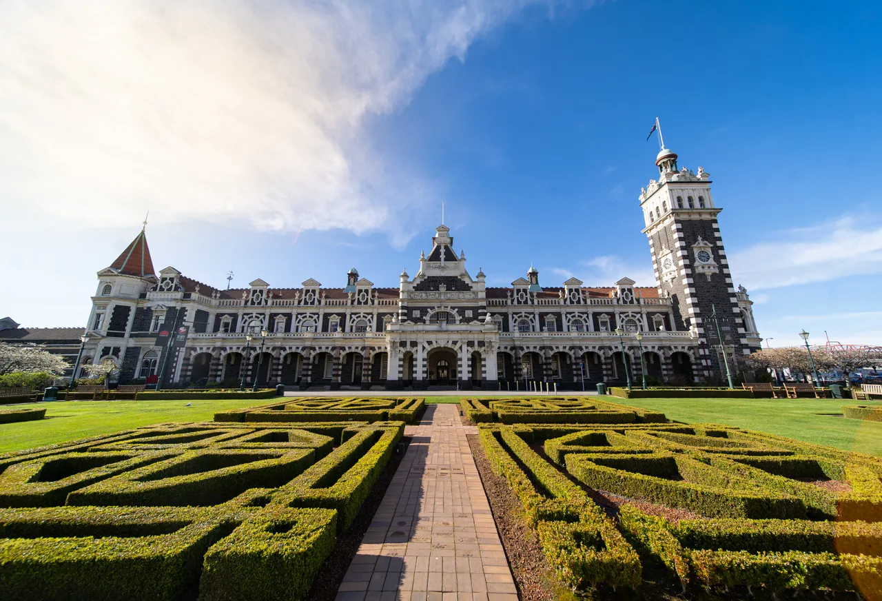URBAN_DunedinRailwayStationSpring_013_DunedinNZ