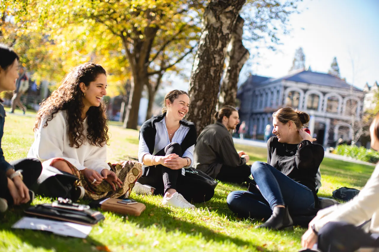 STUDY_StudentsOnCampus_003_DunedinNZ