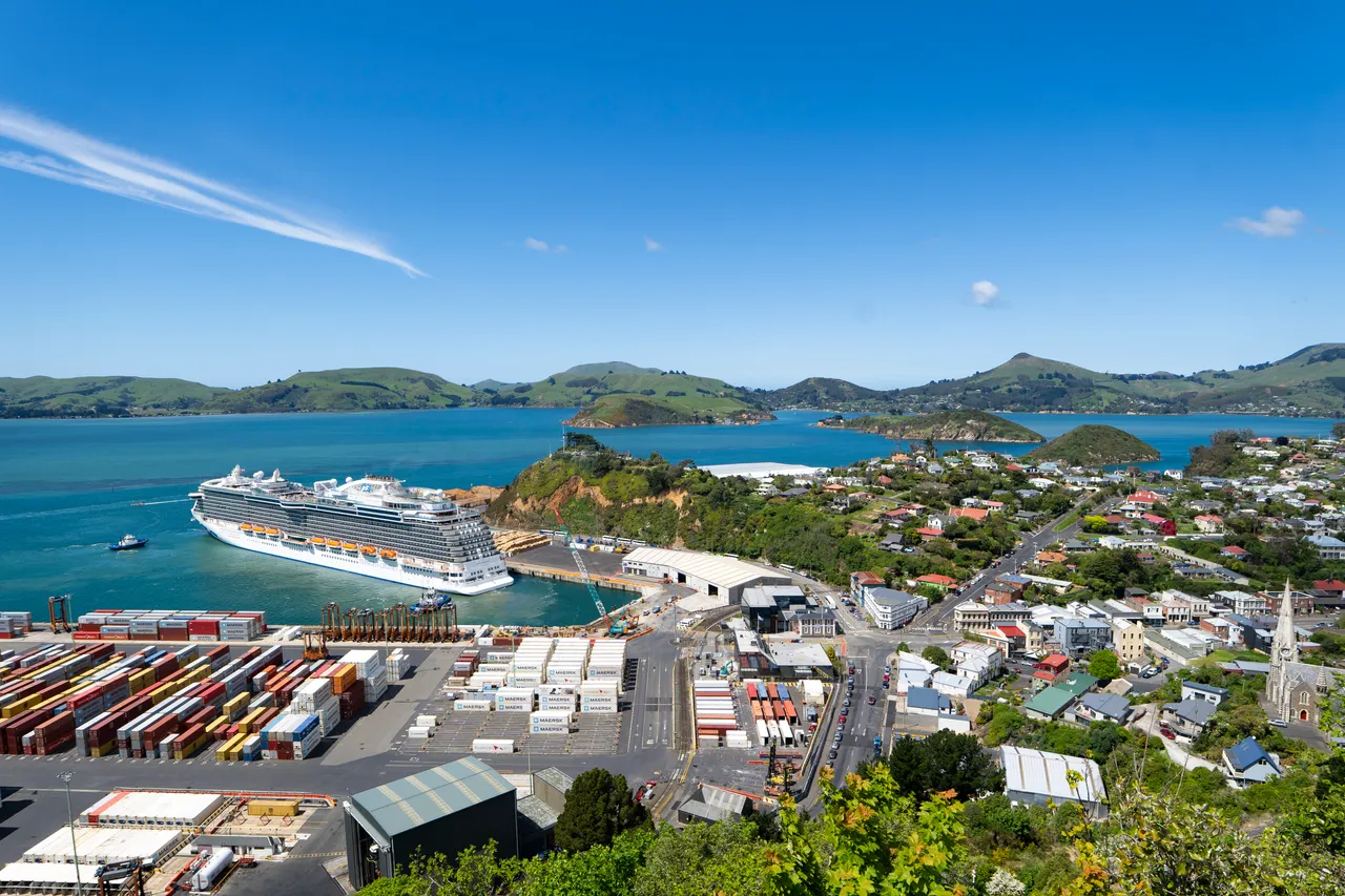 SCENIC_PortChalmersCruiseShip_014_DunedinNZ