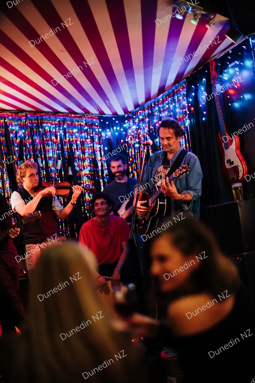 MUSIC_JulianTempleInchBar_DunedinNZ_010_DSC01795
