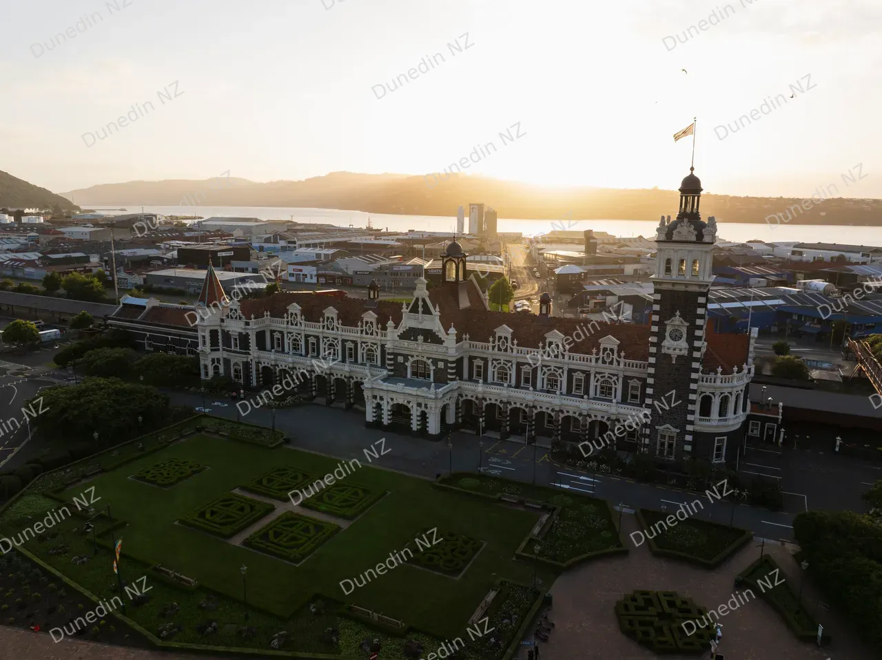 ATTRACTIONS_DunedinRailwayStationSunrise_007_DunedinNZ_