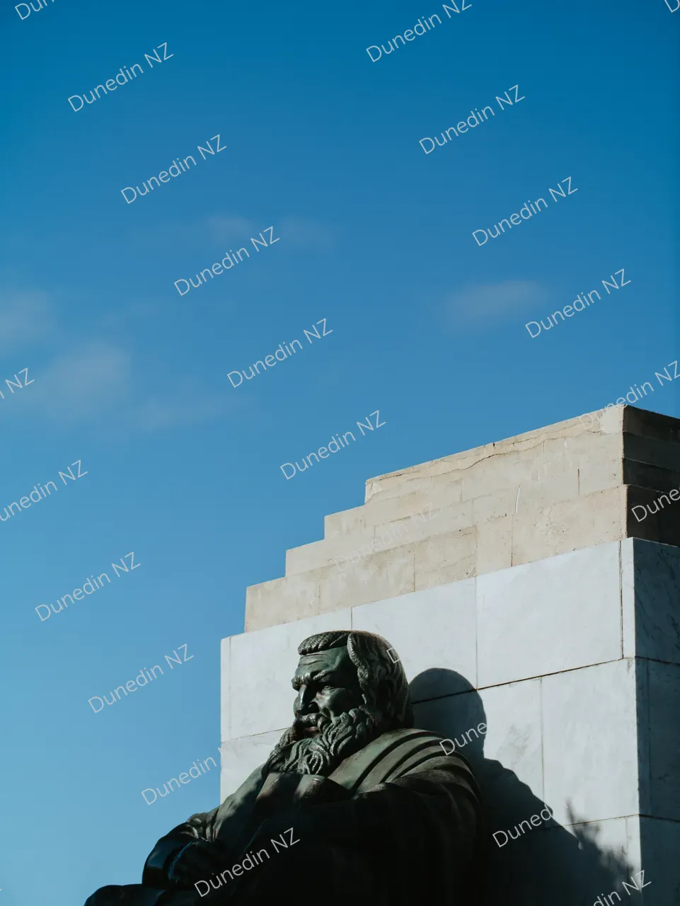 SCENIC_SignalHillStatue_DunedinNZ_002_P1689639
