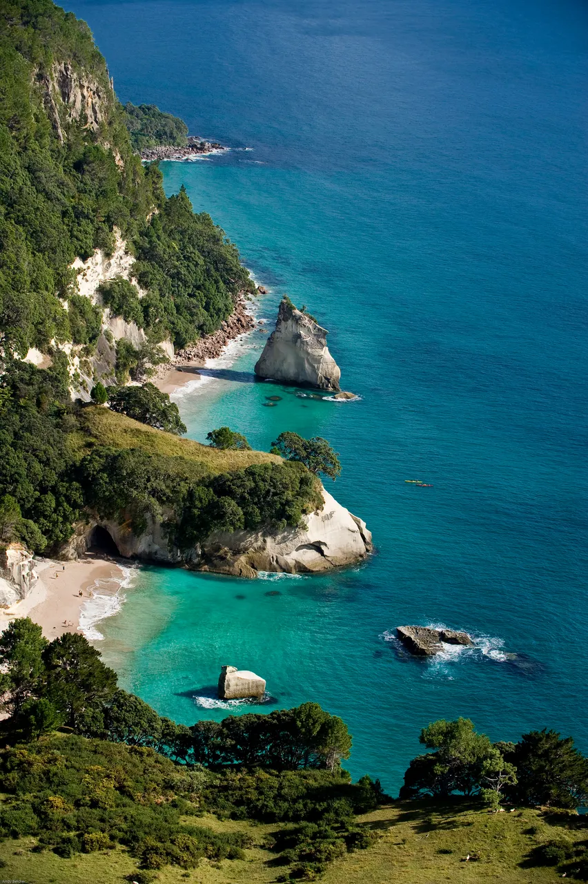 The iconic coastline of Cathedral Cove