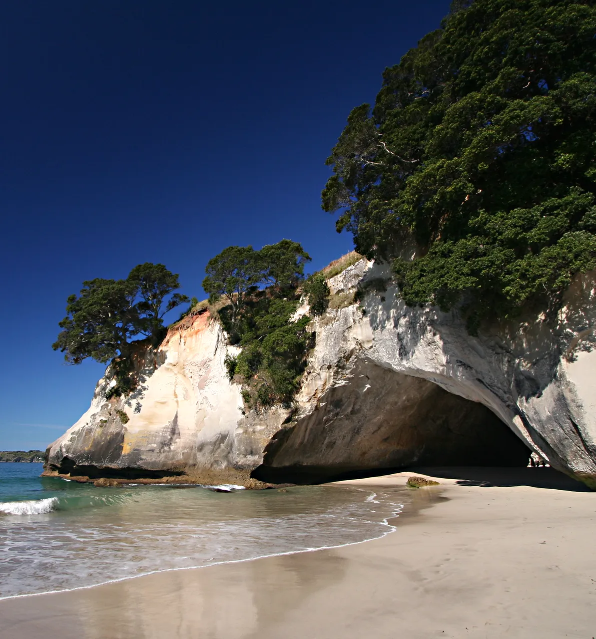 Cathedral_Cove_Beach cropped