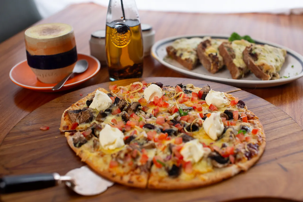 Waiomu Beach Cafe Pizza Time