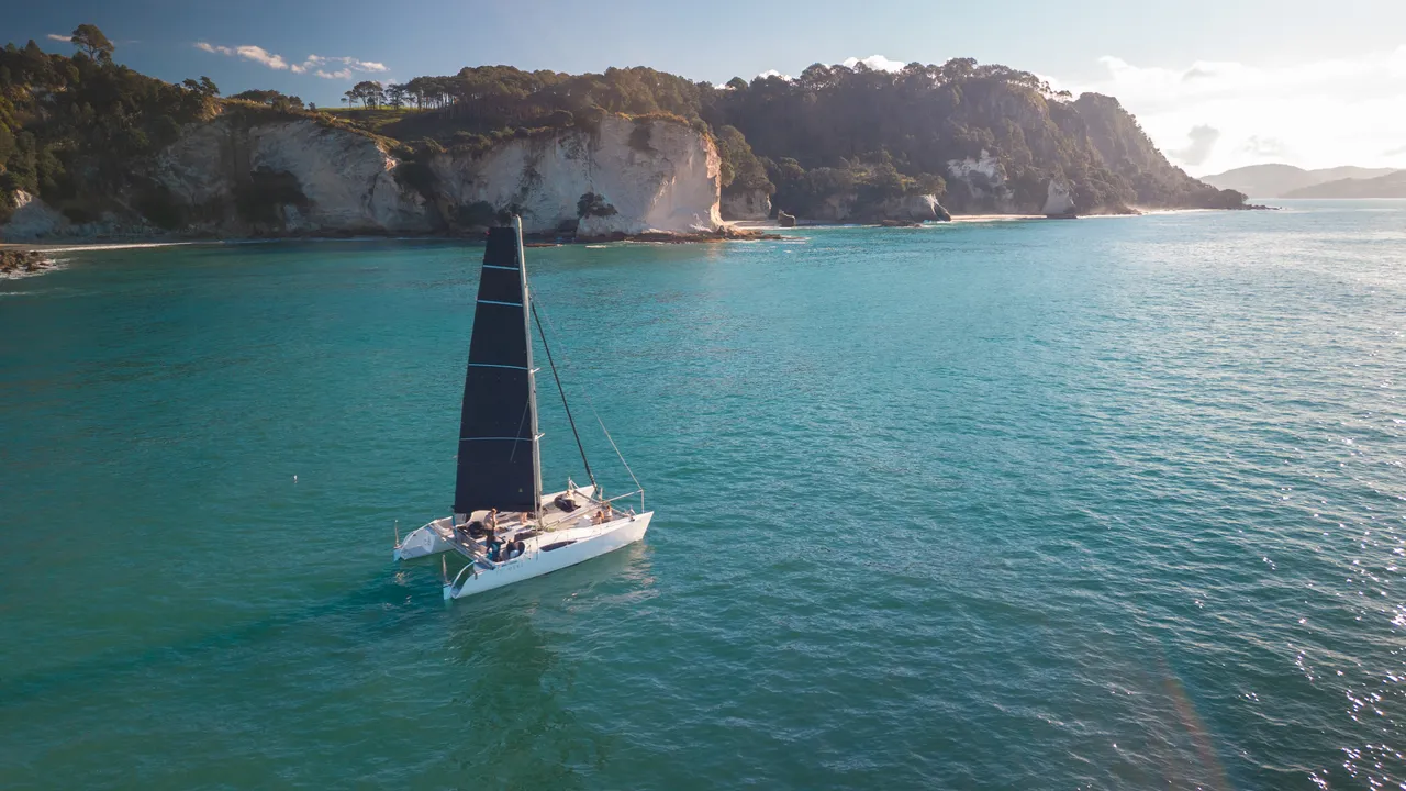 Tu Meke sailing past Cathedral cove