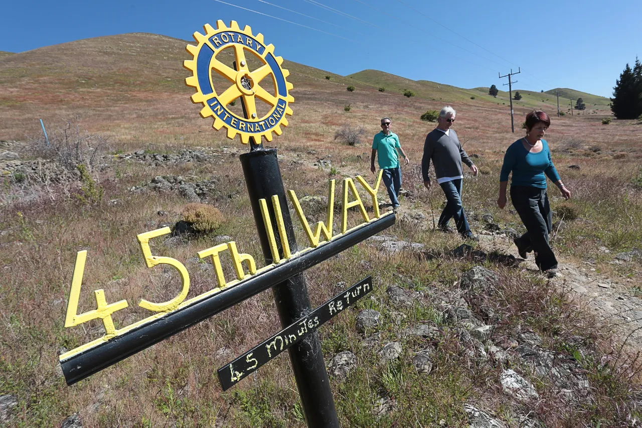 Central Otago Visual Library - Cromwell's 45th Parallel track is a ...