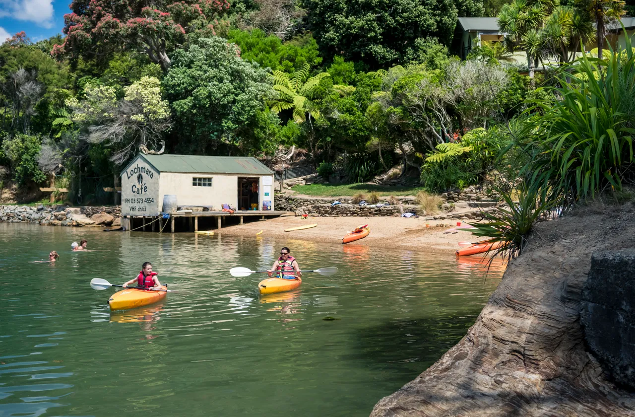 Lochmara Lodge kayaking