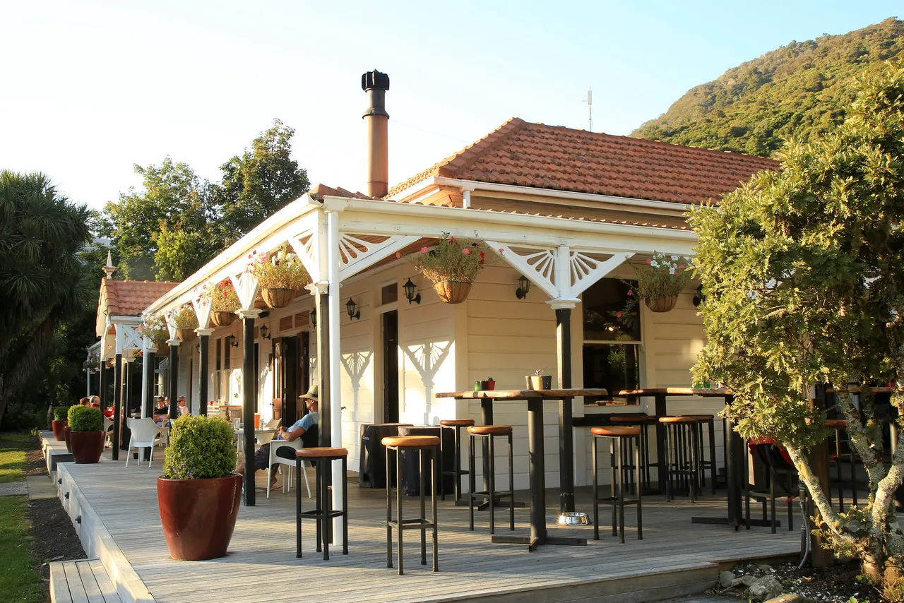 Furneaux Lodge