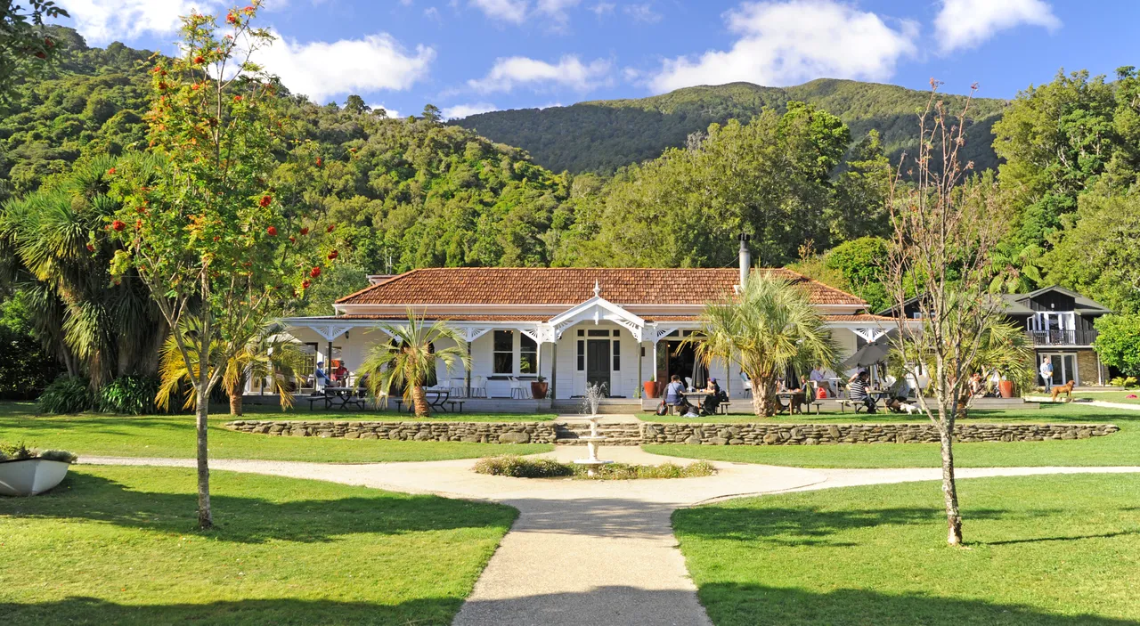 Furneaux Lodge
