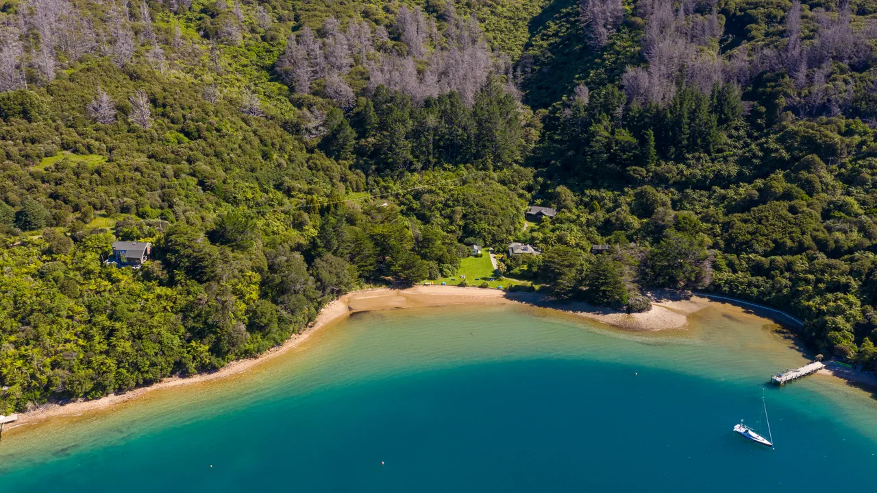 Mahana Lodge