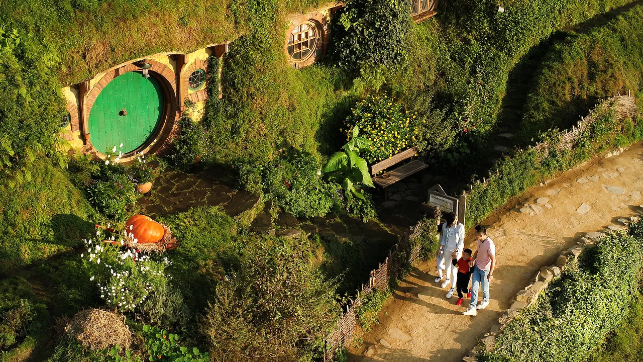 Tour of Hobbiton Movie Set
