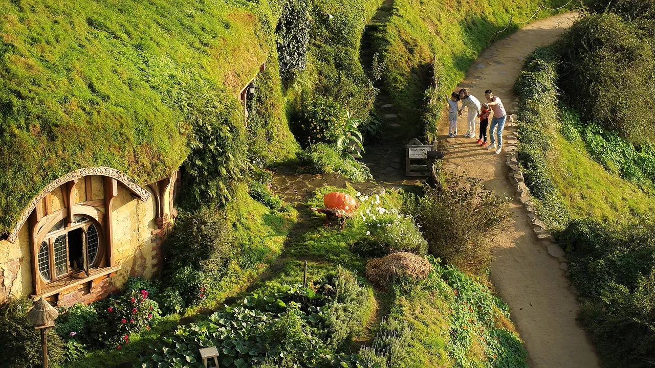 Tour of Hobbiton Movie Set