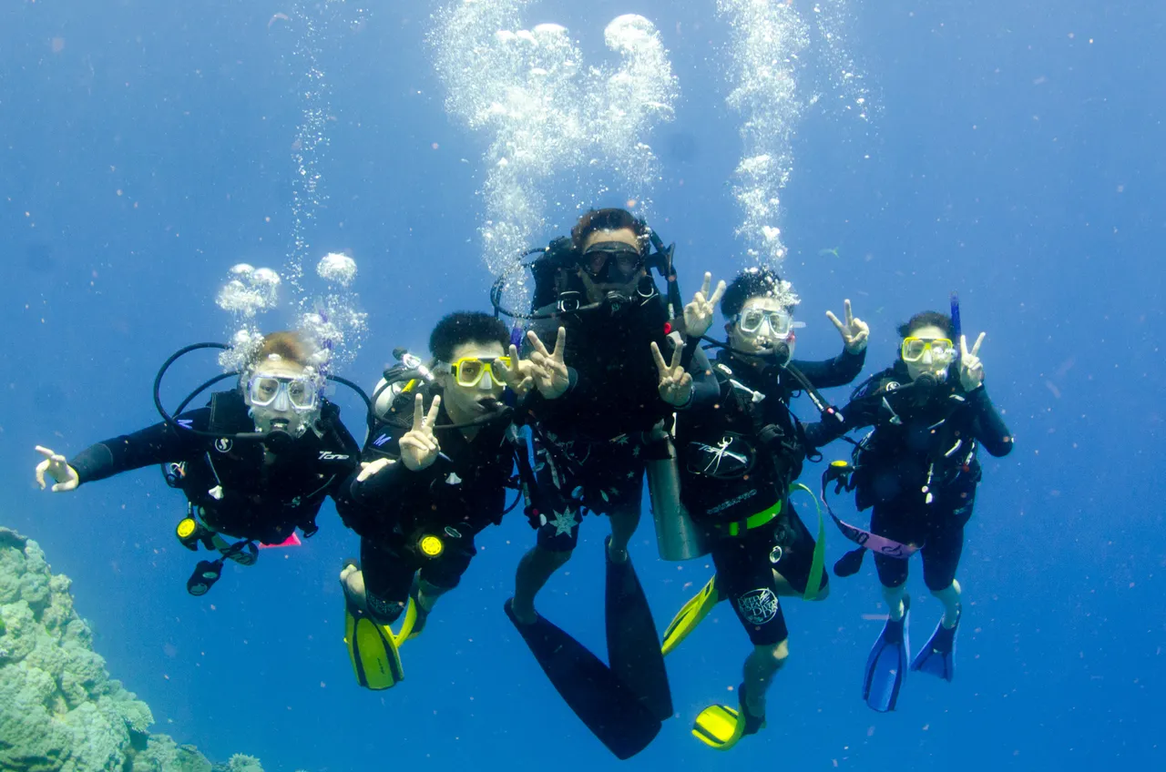 Divers group photo underwater