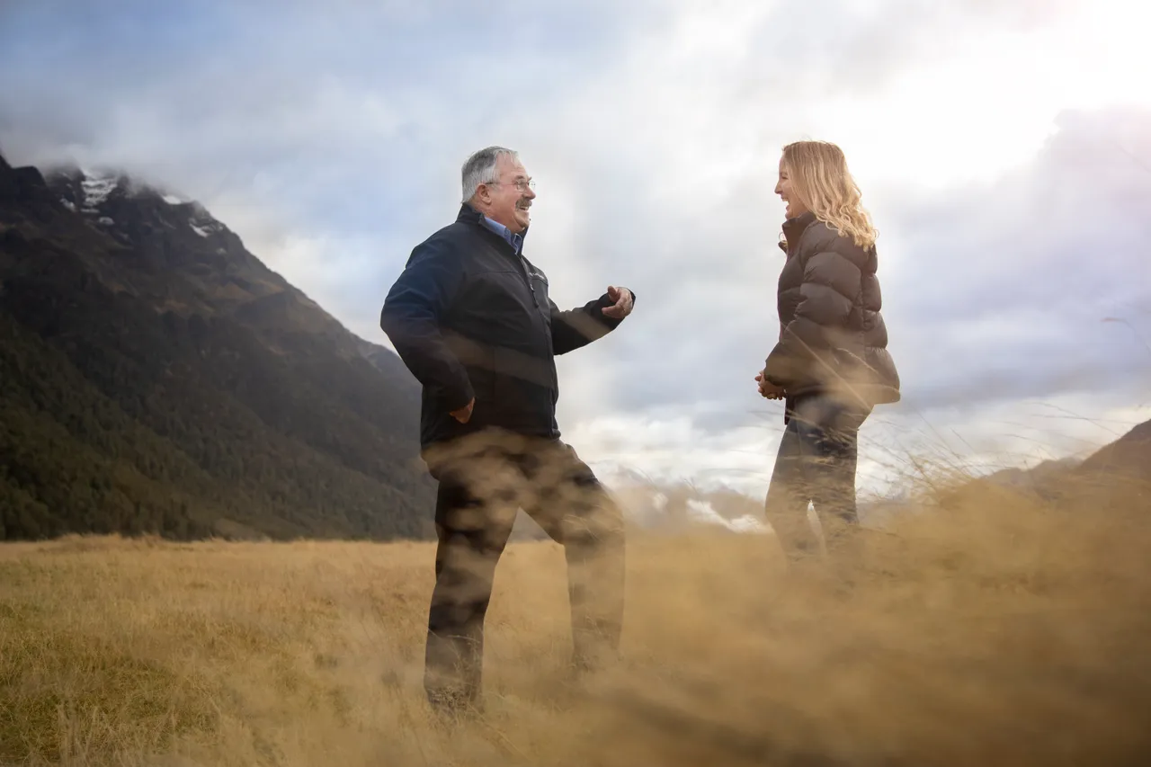 European lady talking to GreatSights driver at Eglinton Valley