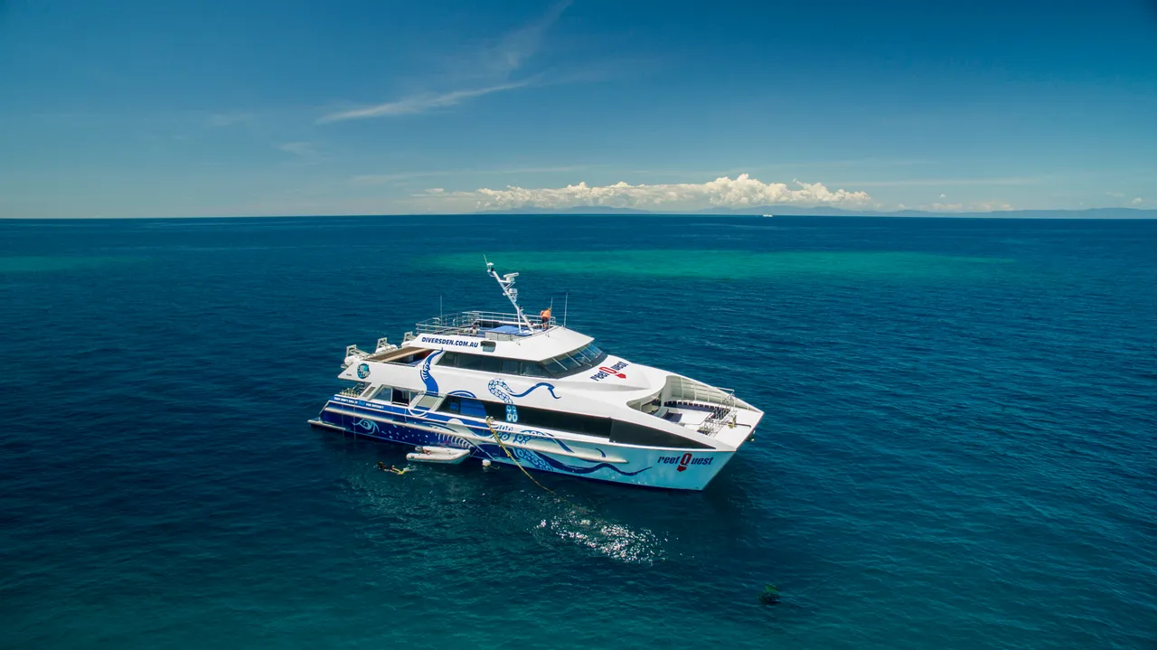 Hero shot - ReefQuest vessel