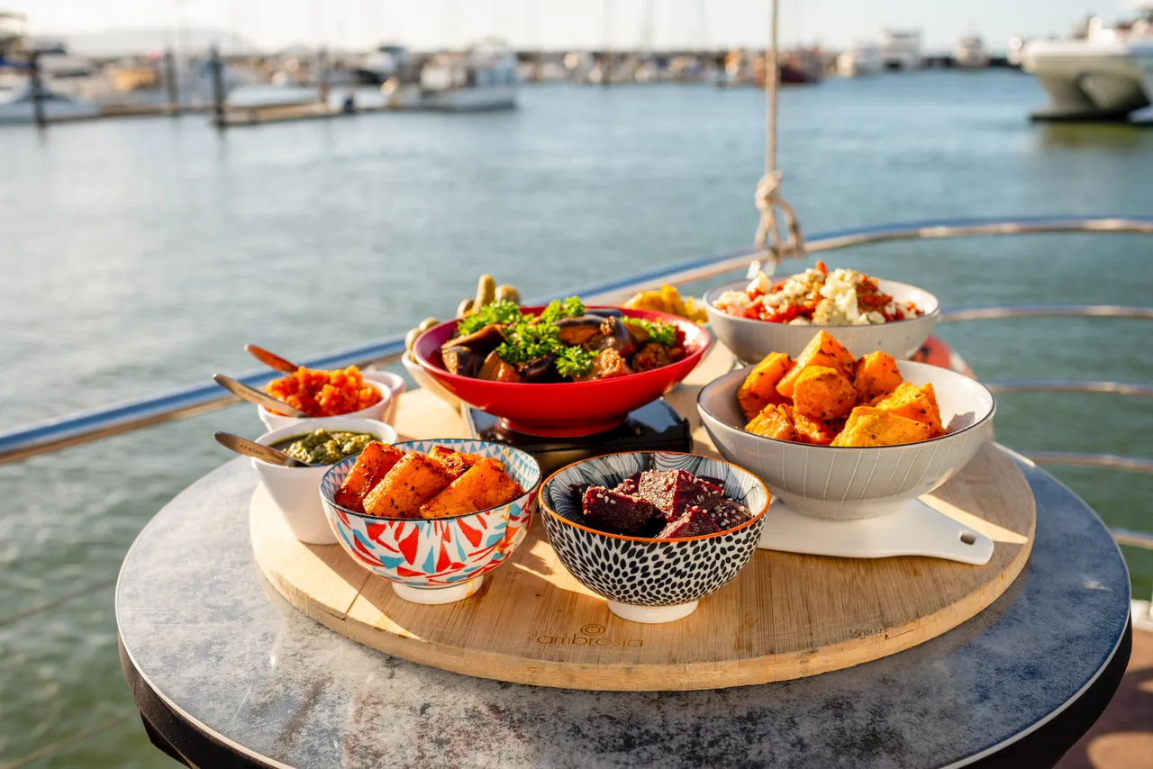 Dinner platter for the dinner cruise of Spirit of Cairns