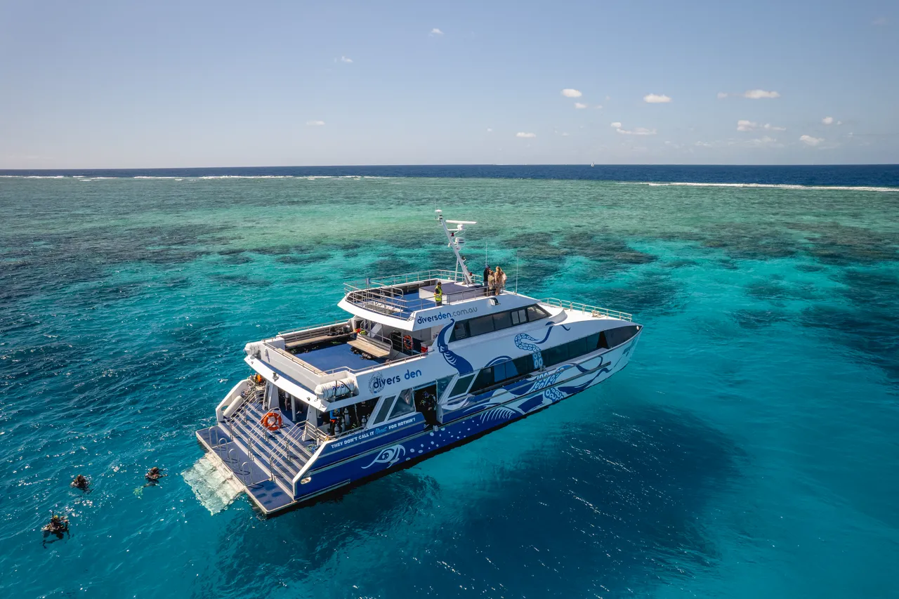 Divers Den Aqua Quest Aerial (21)