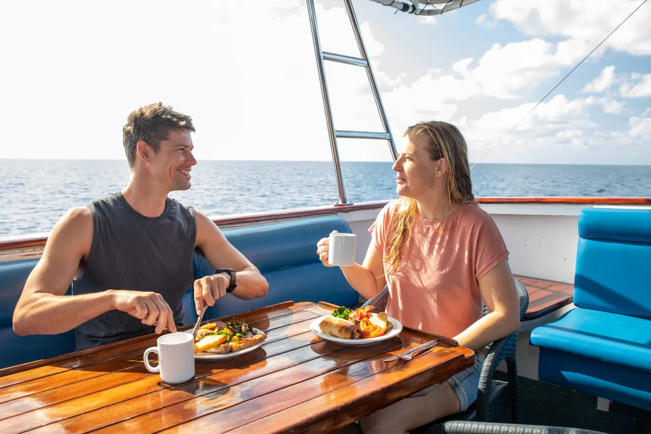 Spirit of Freedom Breakfast outside on the Top Deck 02