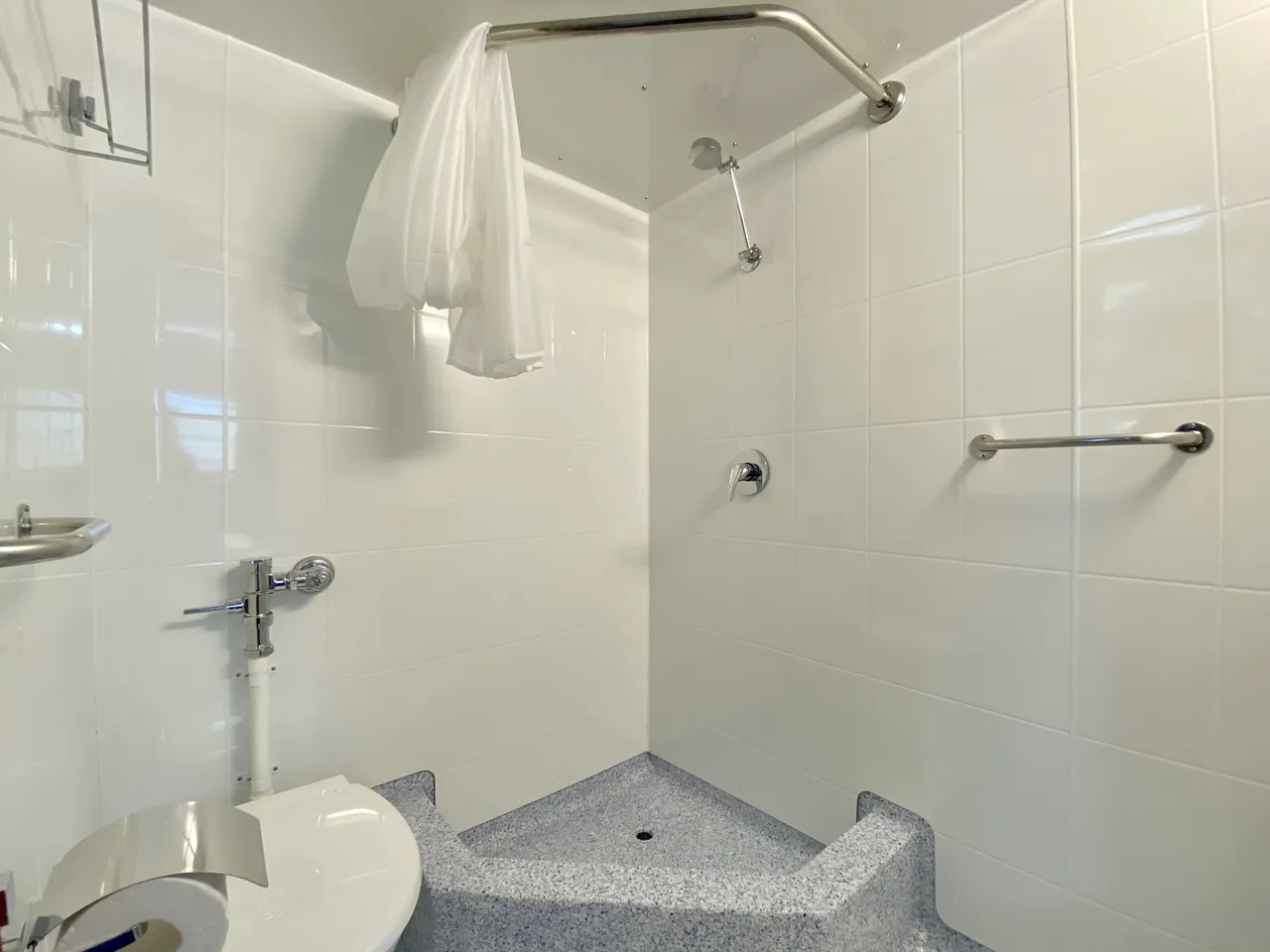 OceanQuest cabin bathroom