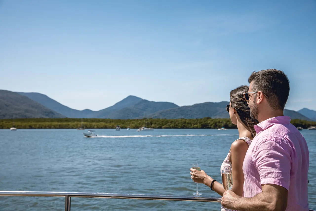 Minjil indigenous experience and lunch cruise
