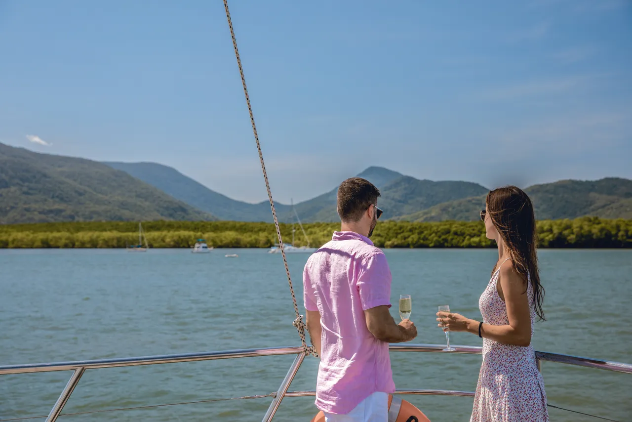 Minjil indigenous experience and lunch cruise