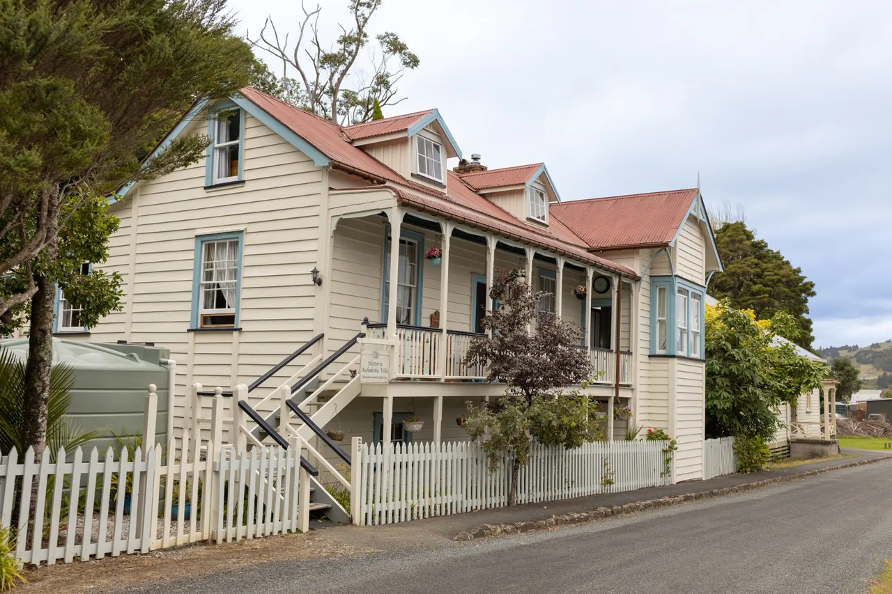 Historic Kohukohu Villa Accommodation