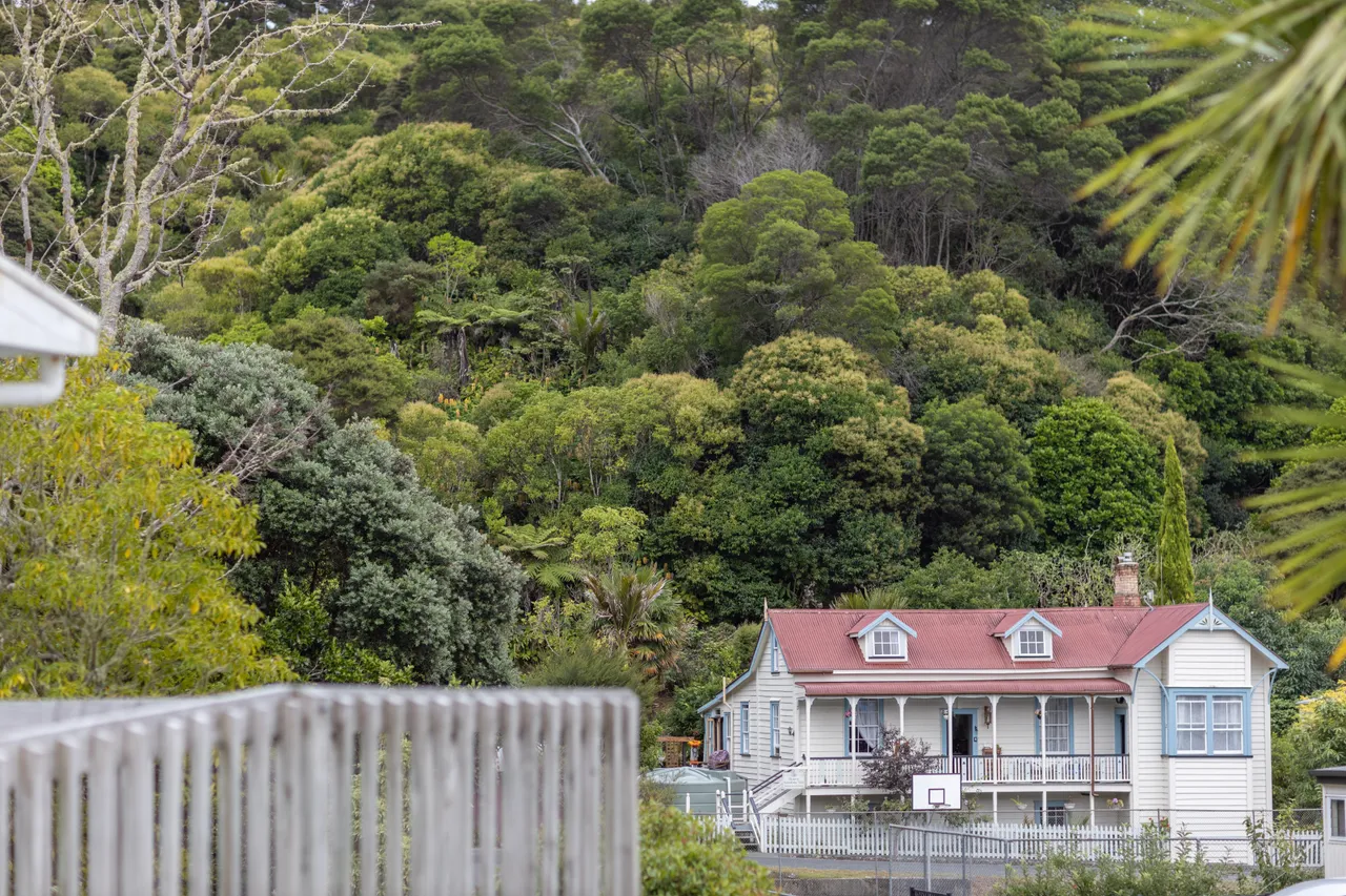 Historic Kohukohu Villa Accommodation