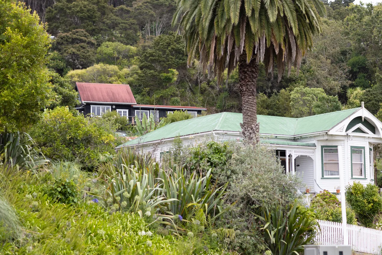 One of Kohukohu's many villas along the Historic Walk