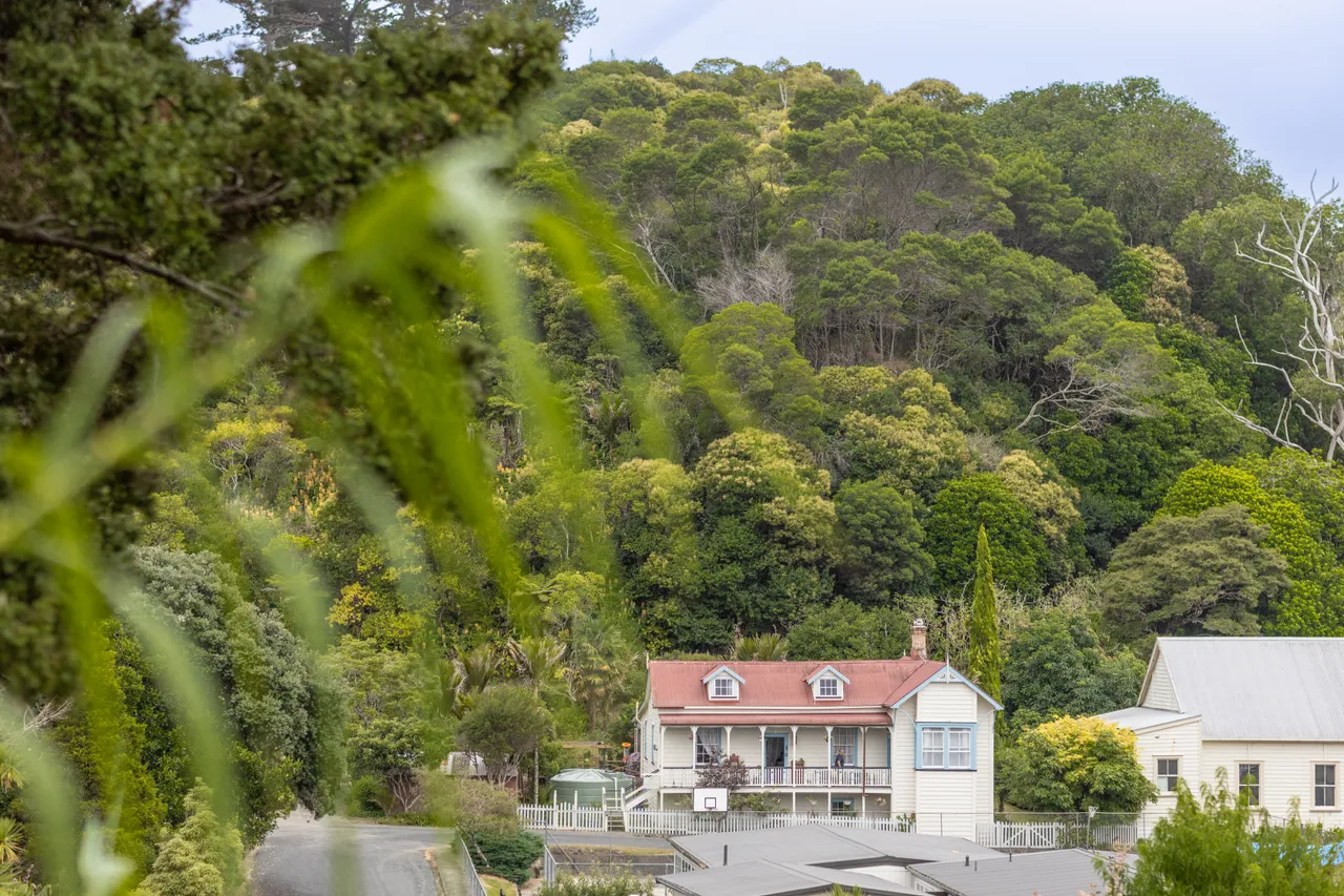 Historic Kohukohu Villa Accommodation
