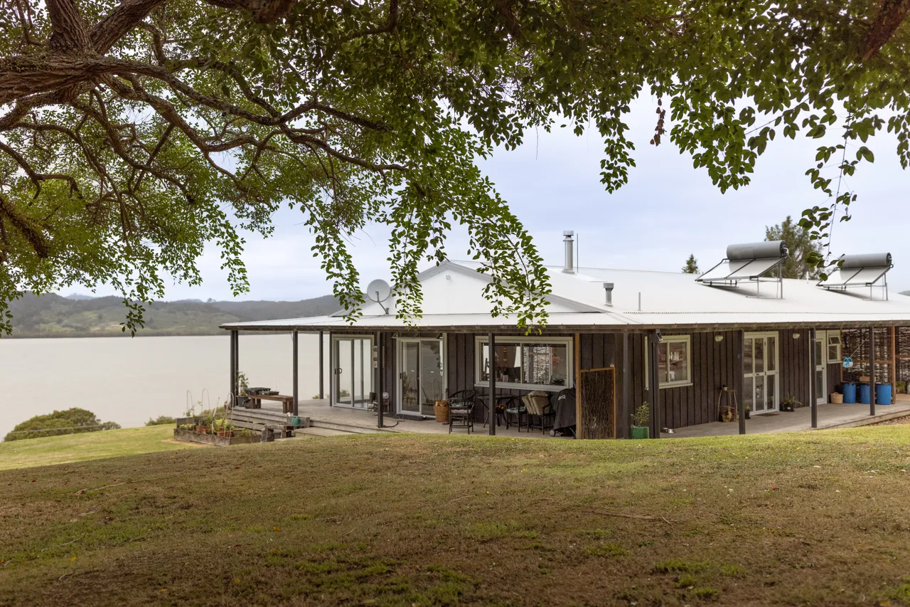 Homes on Yarbourough Street, Kohukohu