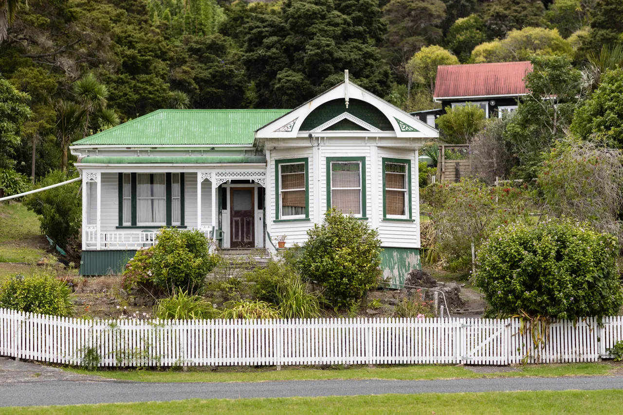 One of Kohukohu's many villas along the Historic Walk