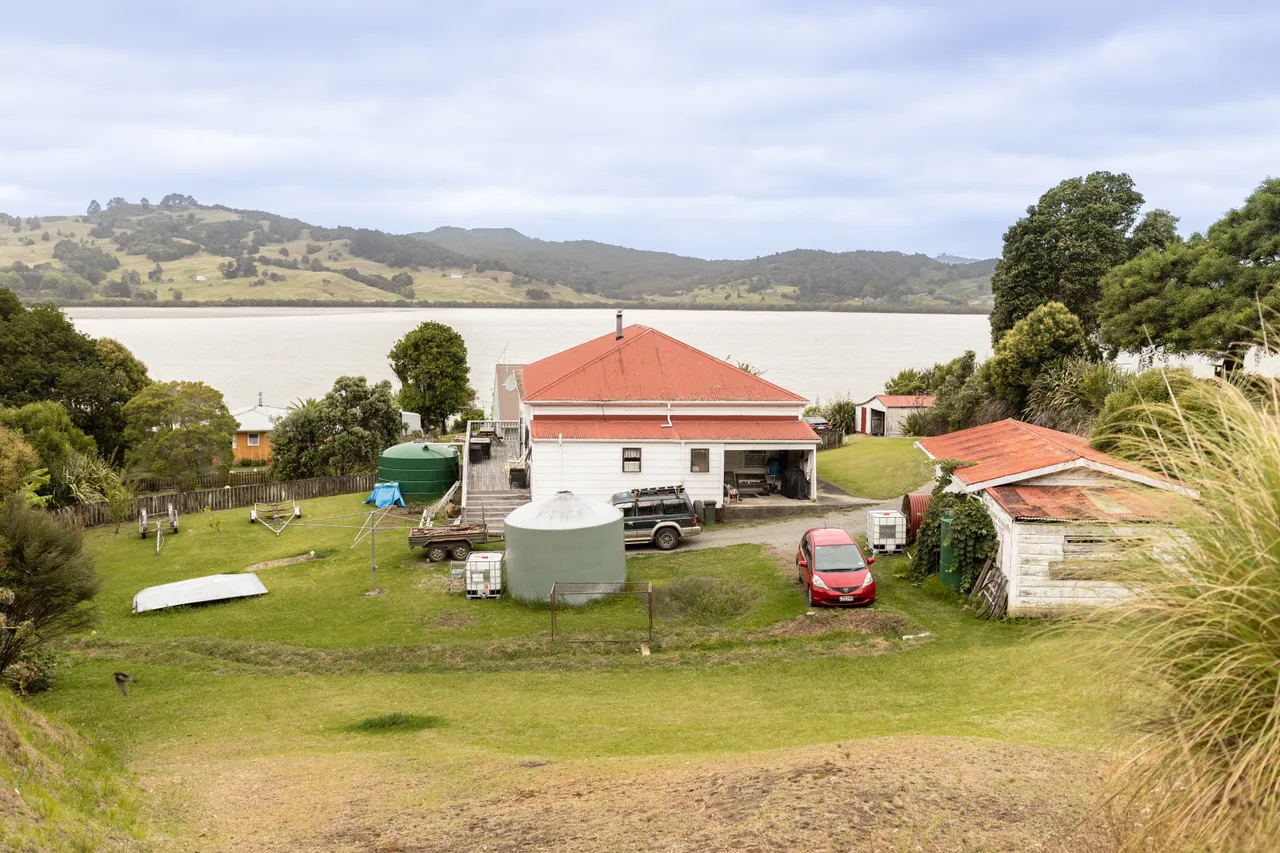 Homes on Yarbourough Street, Kohukohu