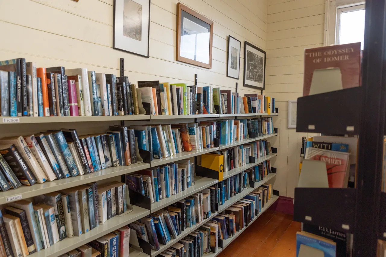 Rāwene Community Library
