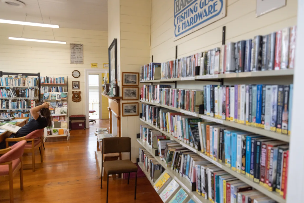 Rāwene Community Library
