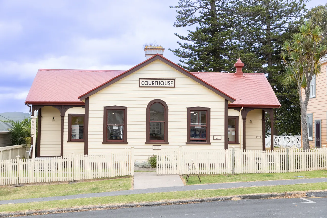 Rāwene Community Library