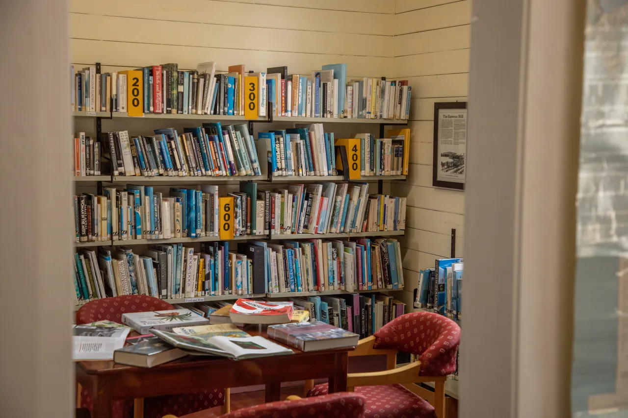 Rāwene Community Library