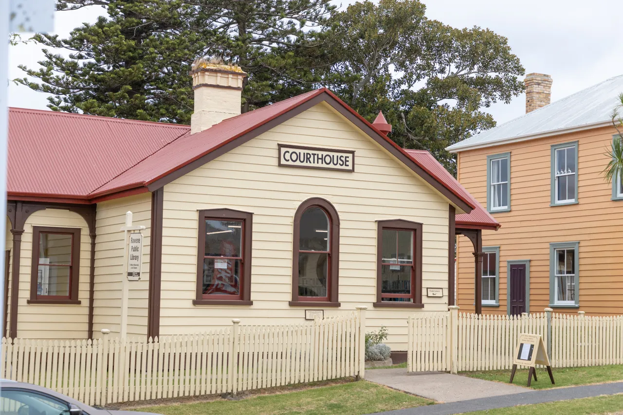 Rāwene Community Library
