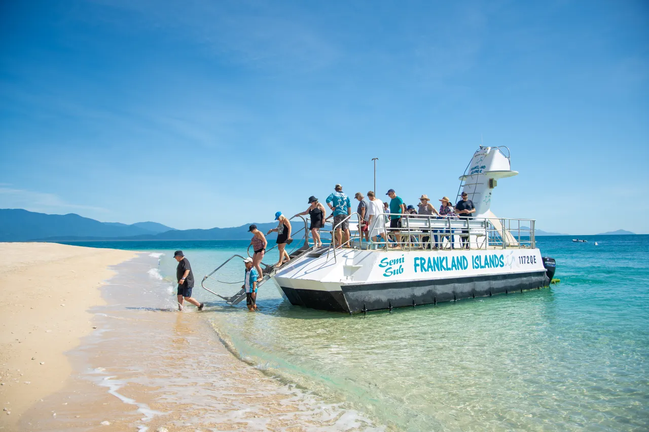 Semisub returning to shore