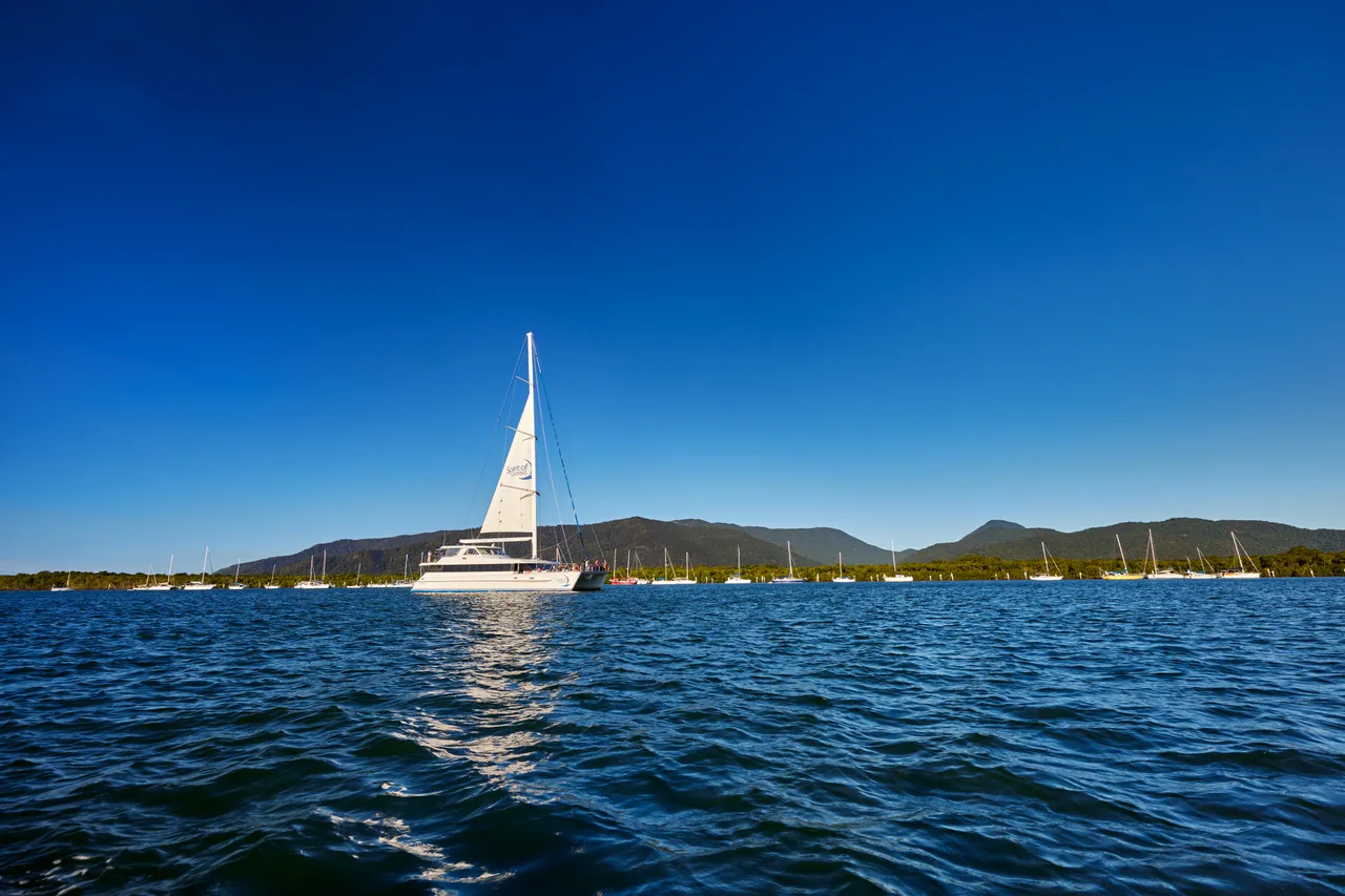 Spirit of Cairns vessel long shot (4)