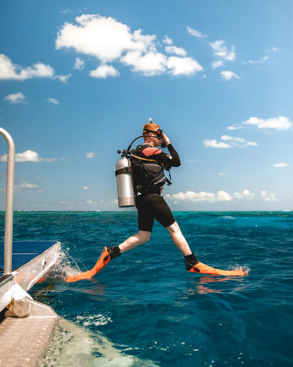 Divers Den Aqua Quest Diving In (2)