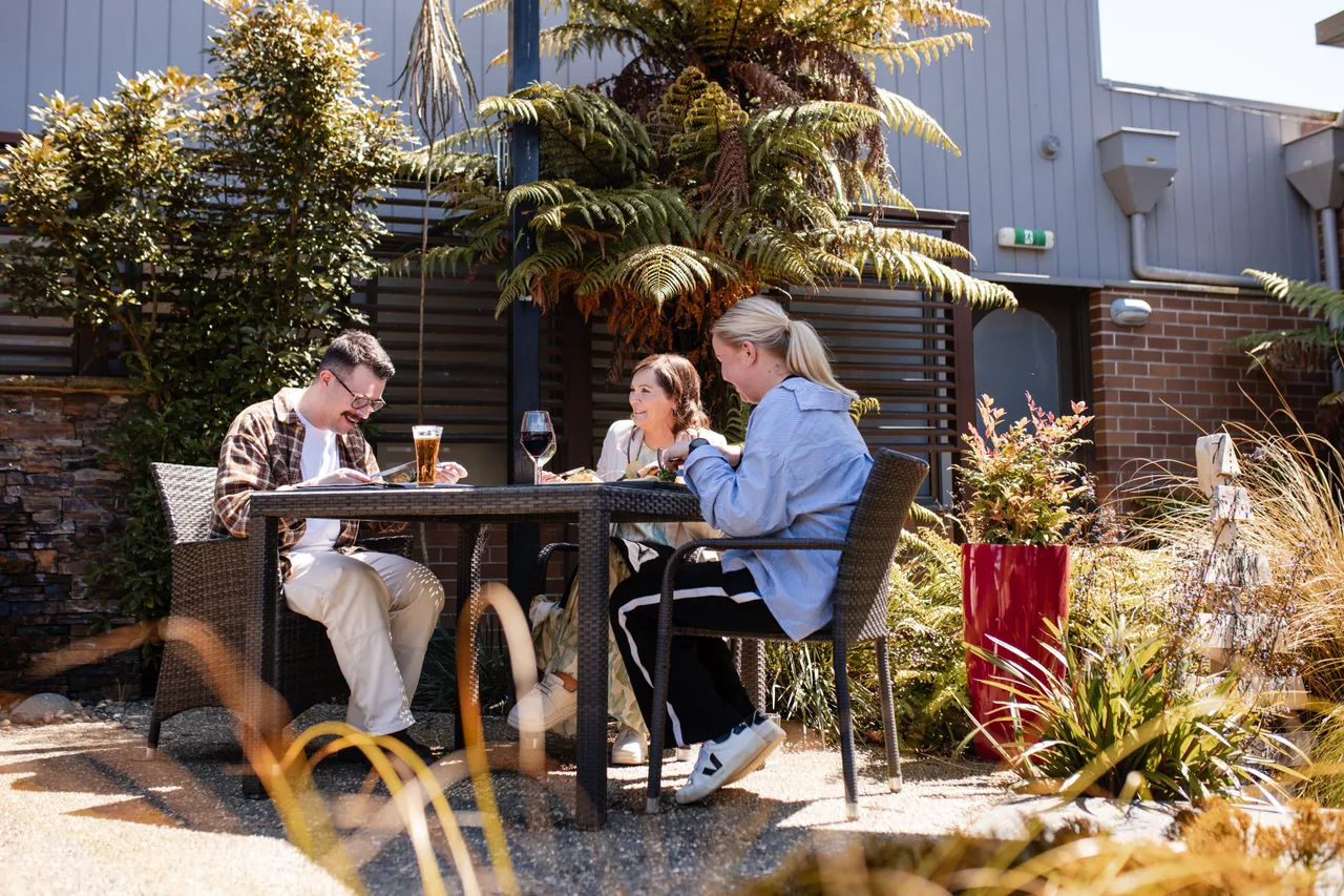 Ascot Park Hotel - Southland, New Zealand - Credit Ascot Park Hotel (2)