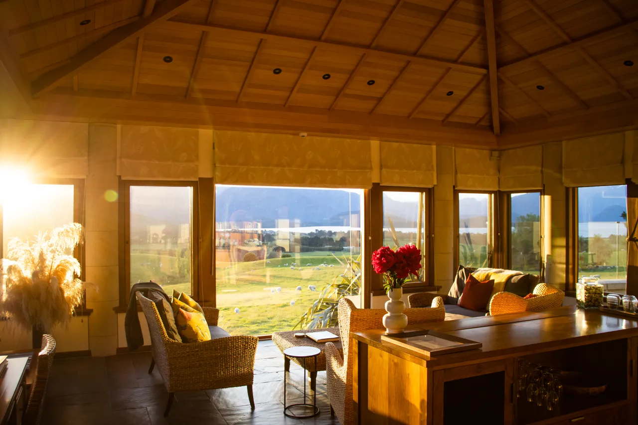 Cabot Lodge Living Room - Southland, New Zealand - Credit Cabot Lodge (4)