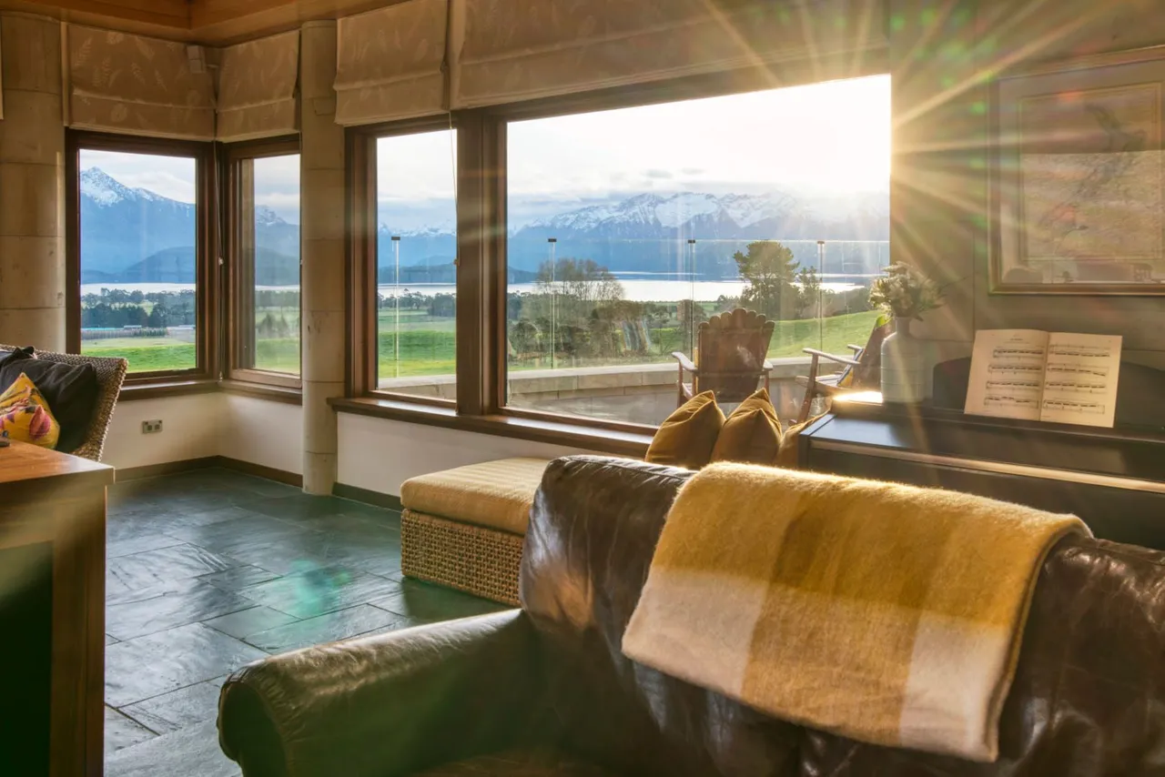 Cabot Lodge Living Room - Southland, New Zealand - Credit Cabot Lodge (3)